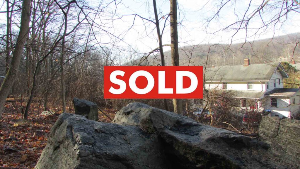 “Top Shelf” 75 x 125 Building Lot Tuxedo NY – Muni w&s – Adjoining State Land – Mt views – 1 hr/NYC!!! – Only $12,900!